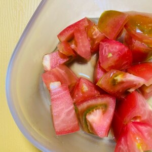 食べるオリーブオイルで冷やしトマト